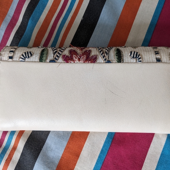 Embroidered wallet - Picture 3 of 3